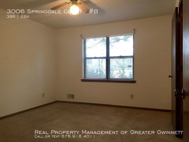 Building Photo - Oversized Duplex with Garage and Basement