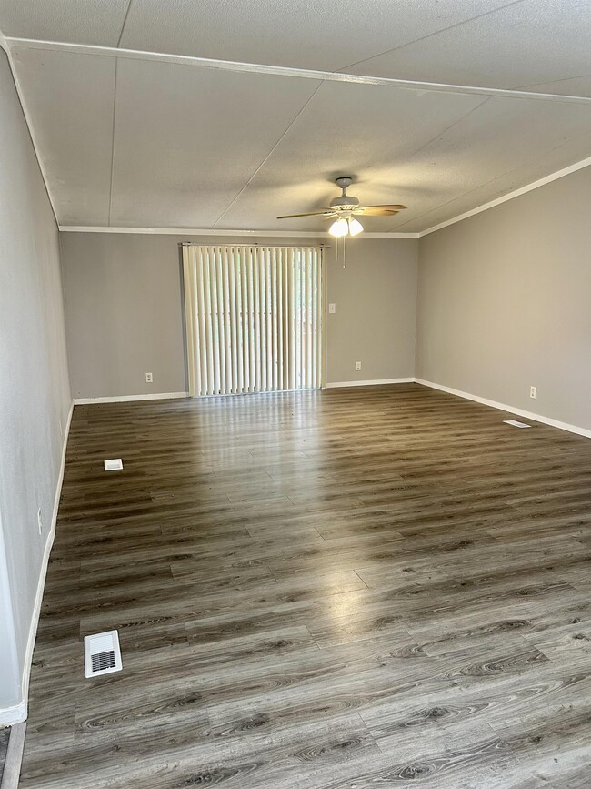 Building Photo - 508 Walnut Way
