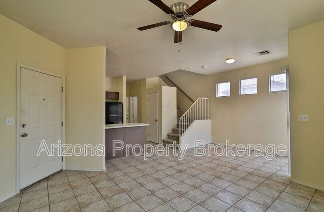 Foto del edificio - 1330 S Red Rock St