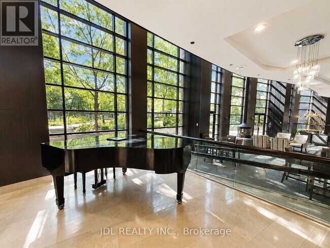 Photo du bâtiment - 33 Sheppard Ave E
