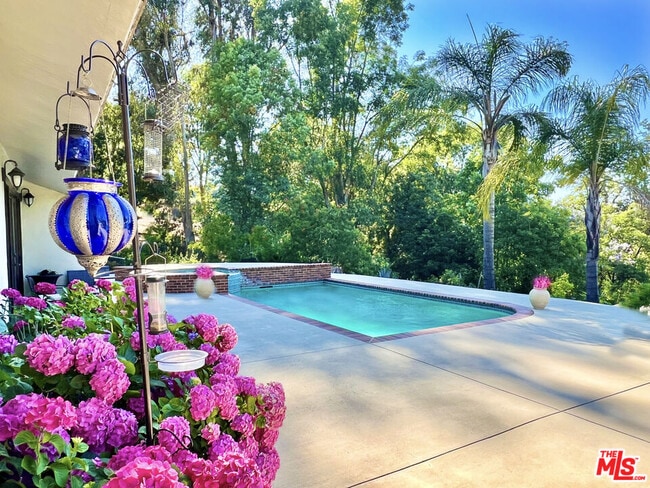 Building Photo - 12751 Mulholland Dr