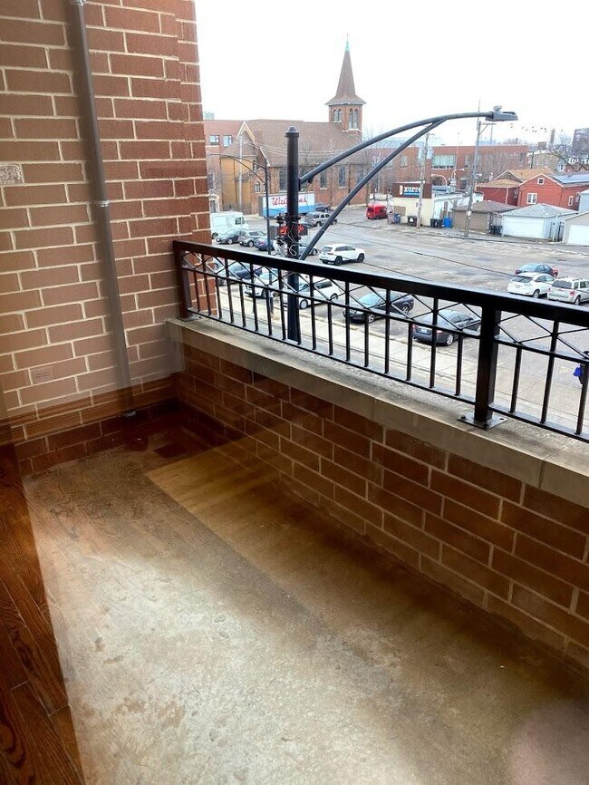 Foto del edificio - 3 bedroom in Chicago IL 60608