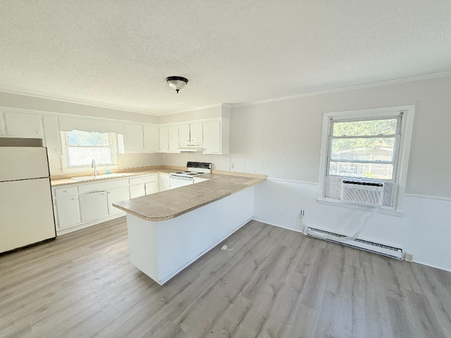 Foto del edificio - 120 N Pinewood Dr