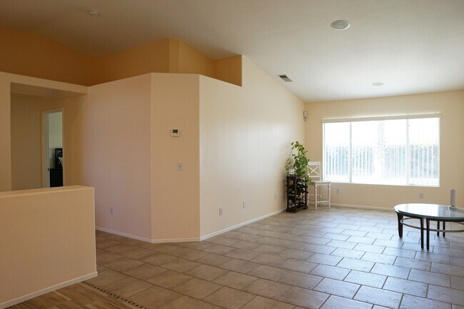 Building Photo - 81367 Avenida Camelia