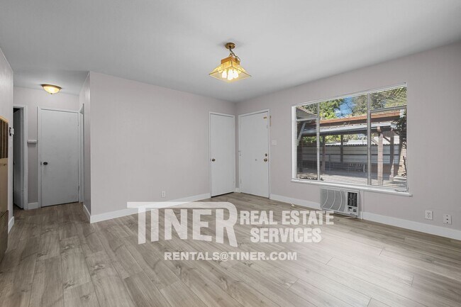 Building Photo - Charming 3 Bed 2 Bath Duplex in Fair Oaks