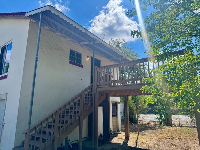 Photo - Robert E Lee Apartment