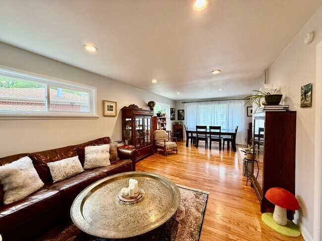 Foto del edificio - Charming Updated 3-Bedroom Home in Pleasant Valley