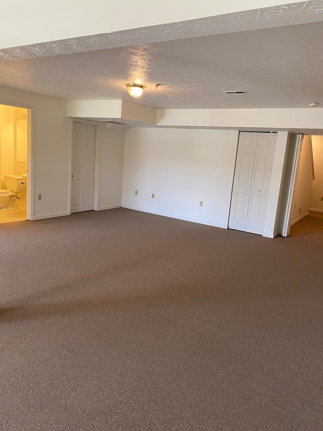 1100 Arrowhead Dr