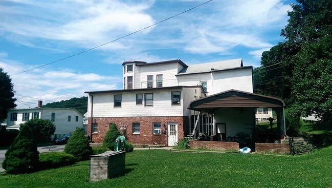 Building Photo - 8 Clapp Ave