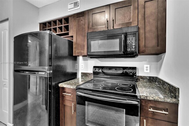 Building Photo - 2820 N Oakland Forest Dr