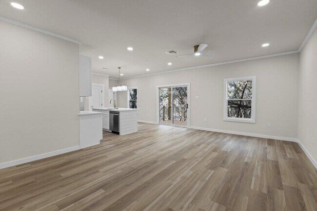 Foto del edificio - 30 Wood Glen Dr