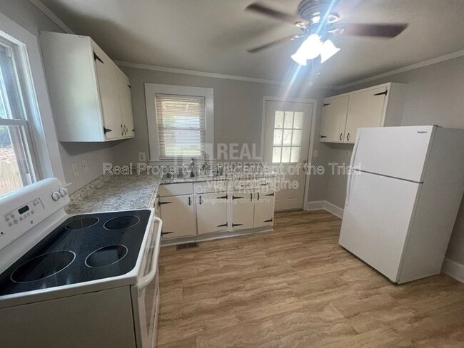 Foto del edificio - 121 Robbins St