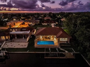 Building Photo - 5 Crossgate Ct W