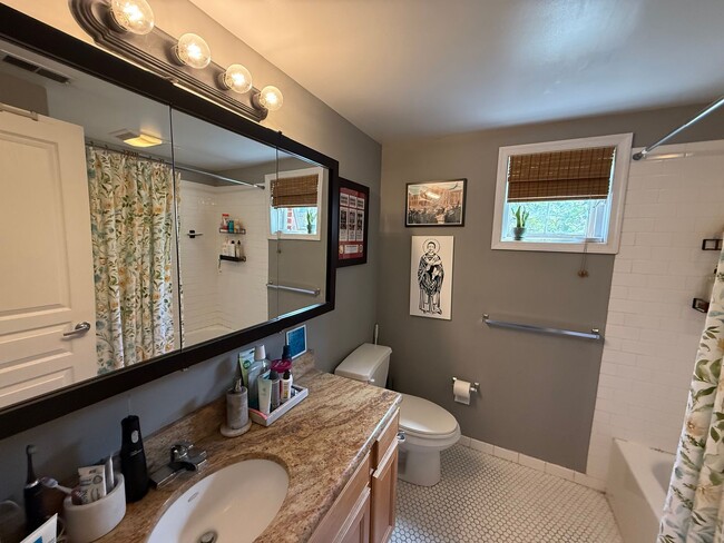 Photo - 900 N 3rd St Apartment