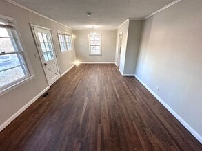 Building Photo - 119 Simpson Dr NW