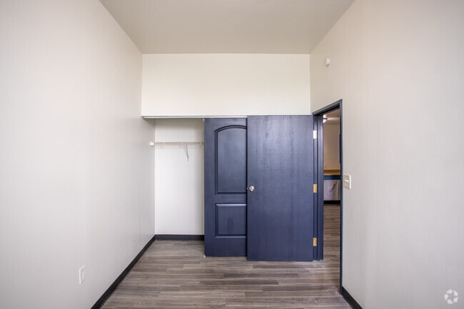 3BR, 1BA - 950 SF - Elmore Apartments