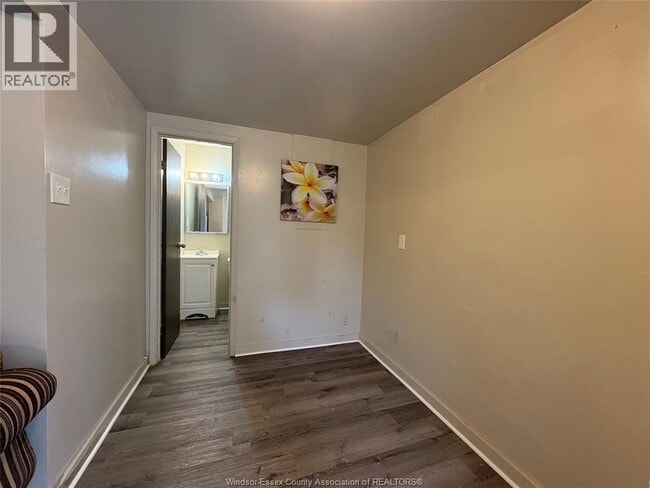 Building Photo - 327 Curry Ave