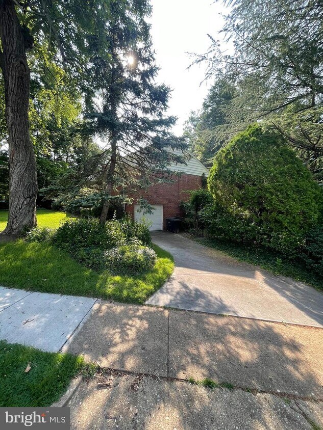 Primary Photo - 3444 N Randolph St