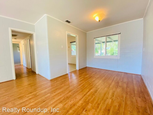 Building Photo - 3 br, 1 bath House - 5306 Esmeralda St