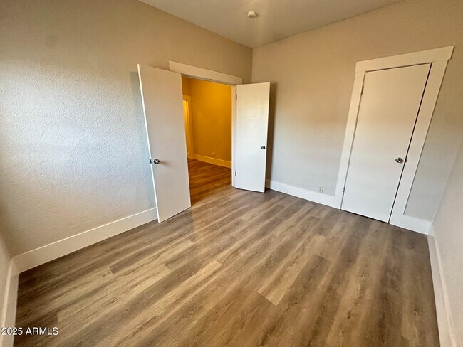 Foto del edificio - 2032 W Adams St