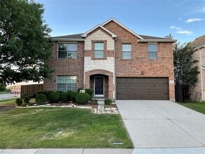 Building Photo - 3012 Hoover Dr
