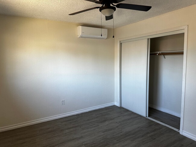 Foto del edificio - 9490 Elm Ave