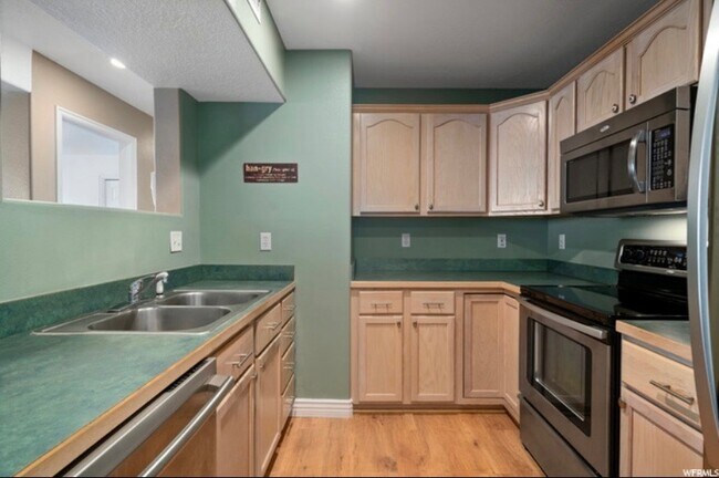 Building Photo - 208 S 1050 W