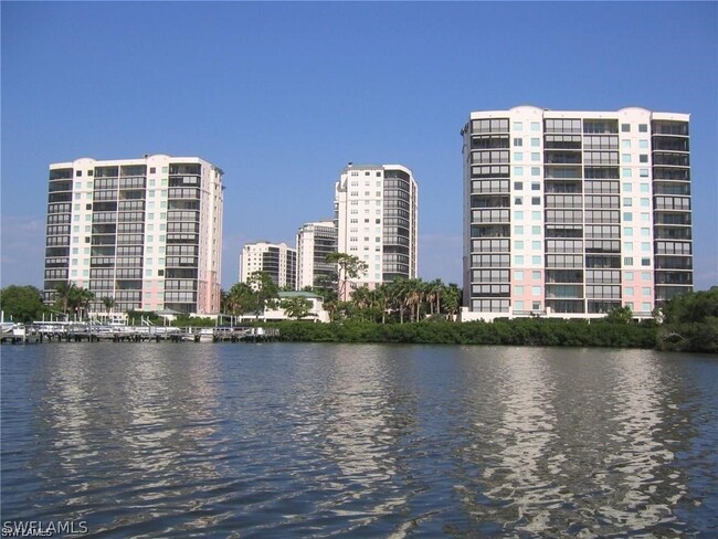 Foto del edificio - 430 Cove Tower Dr