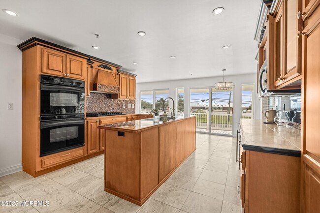 Foto del edificio - 272 Ocean Blvd N