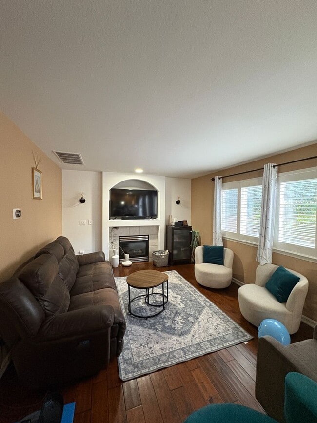 Foto del edificio - Bothell 2 story home with EV garage parking and Northshore Schools