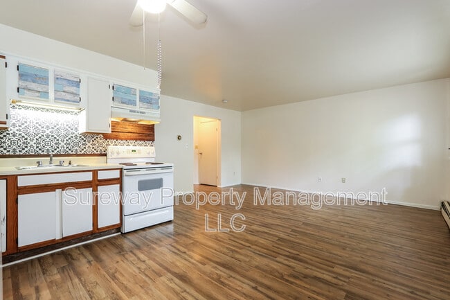 Building Photo - 207 Columbia Ave