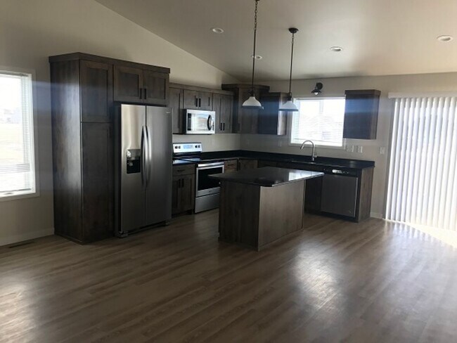 Foto del edificio - 4 Bed 2 Bath Single Family Home