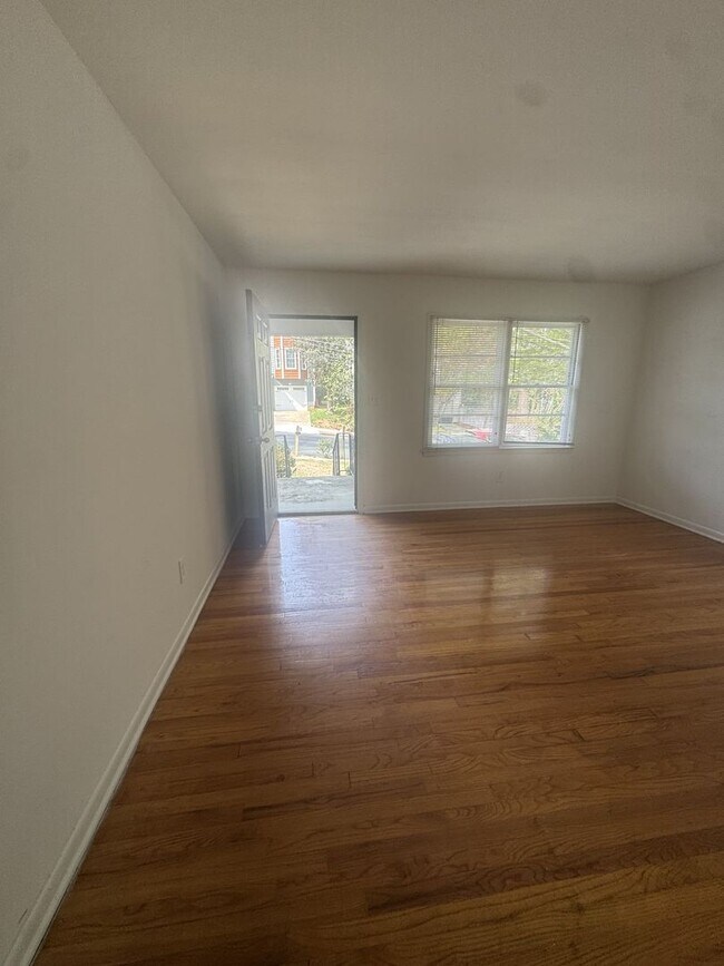 Foto del edificio - 215-Hillcrest