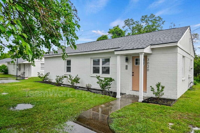Building Photo - 3020 Azalea Dr