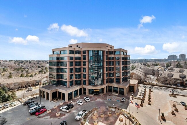 Foto del edificio - 8100 E Union Ave