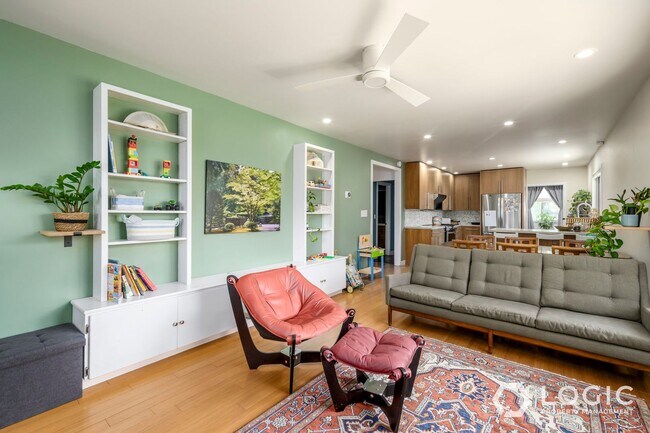 Building Photo - Beautiful Home in Excellent Location!
