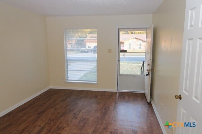 Foto del edificio - 512 Creek St