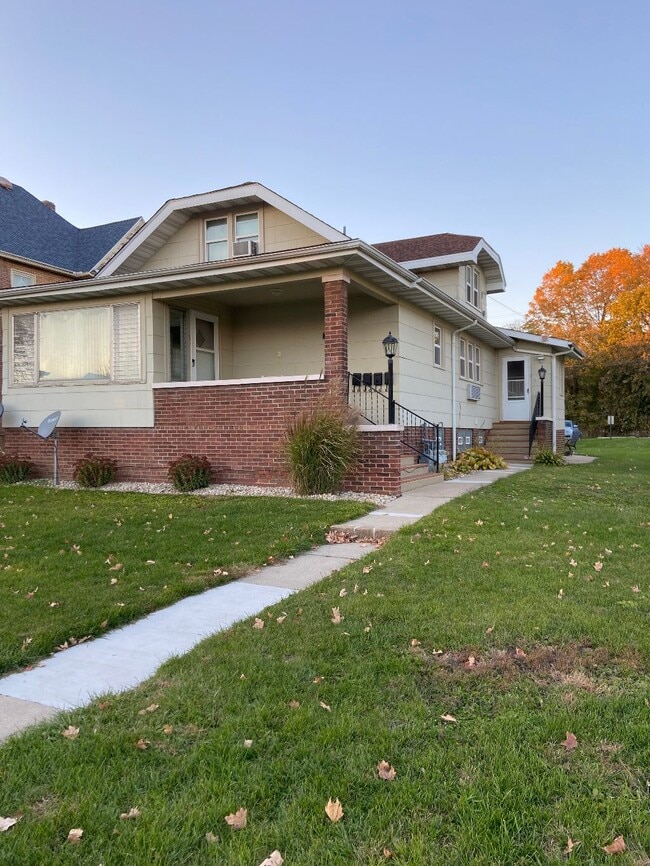 exterior - 727 5th St