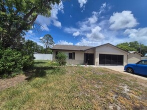 Building Photo - 332 Upland Ave