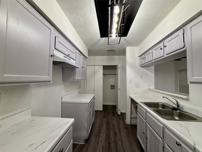 Building Photo - 8299 Cambridge St