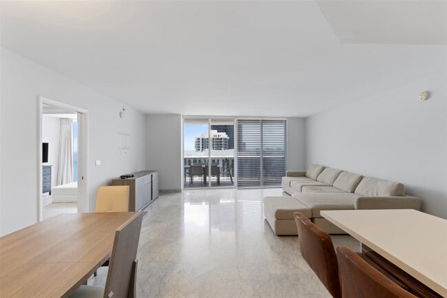 Foto del edificio - 18911 Collins Ave