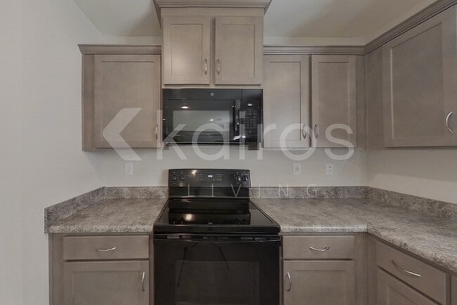 Building Photo - 1396 Maxwell Cir