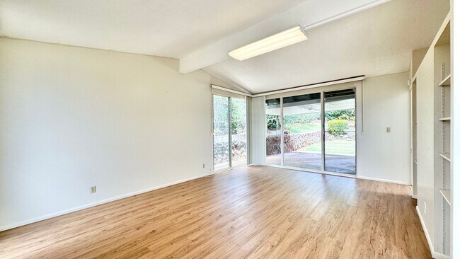 Foto del edificio - SPACIOUS 4 BEDROOM HOME IN DESIRABLE AIEA ...