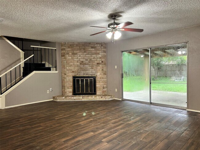 Foto del edificio - 23122 Dew Wood Ln