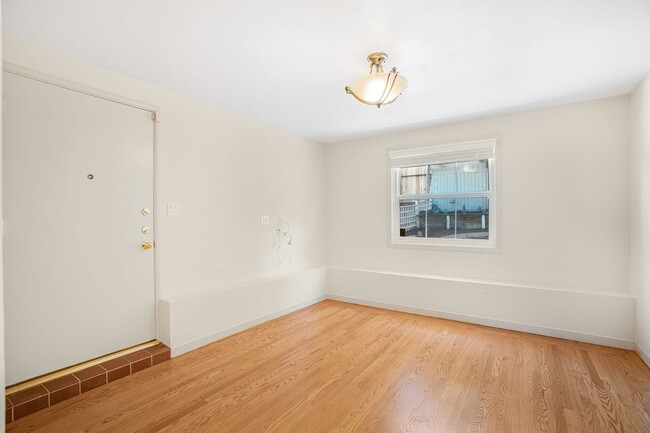 Building Photo - LAKESIDE HOUSE FOR RENT - $5,400