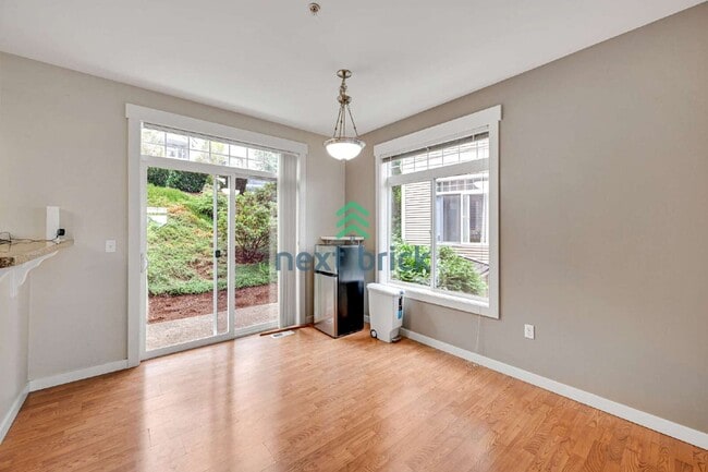 Building Photo - "Spacious 3-Bedroom Retreat with 3.5 Baths in Issaquah - 1,707 Sq. Ft. of Comfort!"