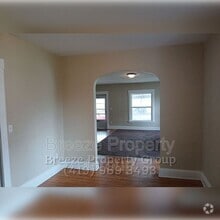 Building Photo - 44 Greenwood Ave