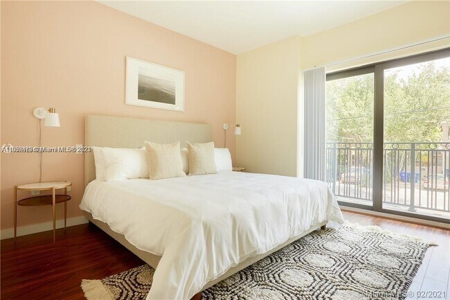 Foto del edificio - 568 NE 66th St