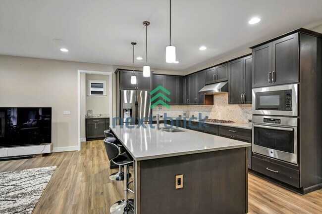 Building Photo - Stunning 4-Bedroom, 3-Bathroom East-Facing Cul-De-Sac Home in Laterra Estates