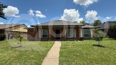 Building Photo - 2438 Kimberly Dr
